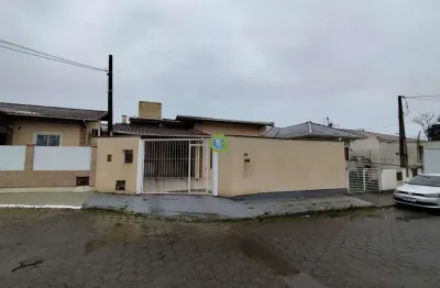 Casa aconchegante com 2 dormitórios e amplo terreno em forquilhas, são josé/sc