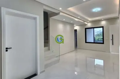 Sobrado à venda com suíte, sacada e excelente padrão de acabamento em forquilhas