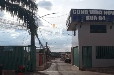 Casa em condomínio fechado, lote com 140 metros, bem localizada.