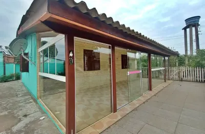 Linda e ampla casa em região de moradores anuais próximo a comércios