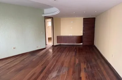 Apartamento amplo com vista para o mar e 150m² de conforto