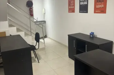Sala mobiliada na galeria presidente kennedy pra locação