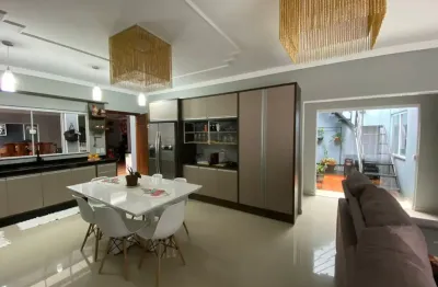 Casa em condomínio fechado com 3 quartos sendo 1 suíte.