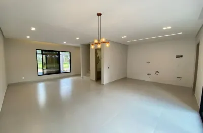 Lindo sobrado com  3 suíte sendo 1 suíte máster quartos