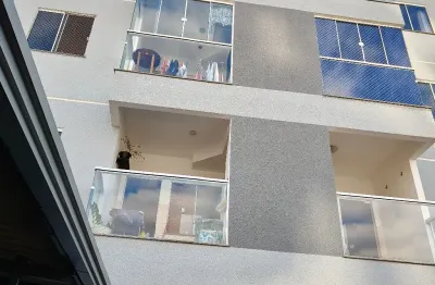 Apartarmento com sacada e churraqueira, dois dormitórios