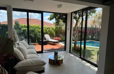 Casa espetacular condomínio 4 suítes  6 vagas de garagem