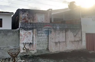 Casa em Jaguaribe 'Precisando de Reconstrução Total' (Preço Reduzido!)