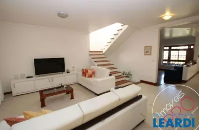 Casa com 4 quartos à venda na Rua Gil Fernandes, Saúde, São Paulo