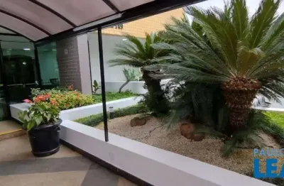 Sala comercial para alugar na Rua Bertioga, Saúde, São Paulo