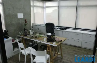 Ponto comercial à venda na Rua Apotribu, Saúde, São Paulo