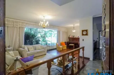 Casa com 4 quartos à venda na Rua Gil Fernandes, Saúde, São Paulo