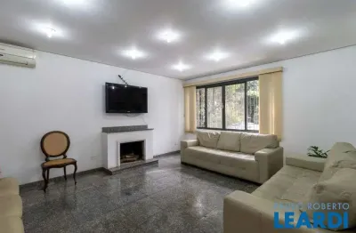 Casa com 3 quartos à venda na Rua General Mena Barreto, Jardim Paulista, São Paulo