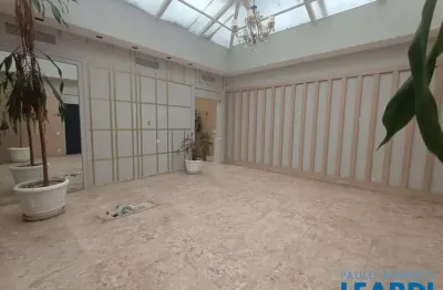 Ponto comercial para alugar na Rua João Lourenço, Vila Nova Conceição, São Paulo