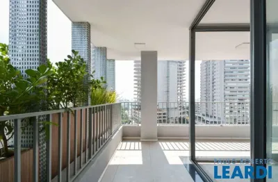 Apartamento com 3 quartos à venda na Rua Alves Guimarães, Vila Madalena, São Paulo