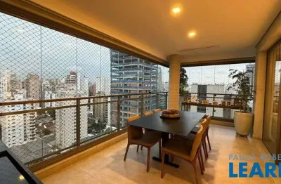 Apartamento com 3 quartos à venda na Avenida Lavandisca, Moema, São Paulo