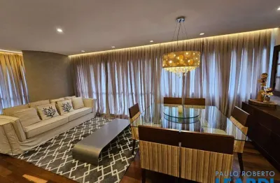 Apartamento com 3 quartos para alugar na Avenida Jurucê, Moema, São Paulo