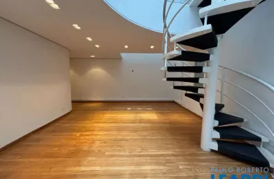 Casa com 5 quartos para alugar na Rua Lisboa, Pinheiros, São Paulo