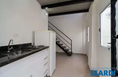 Casa comercial à venda na Rua Backer, Cambuci, São Paulo