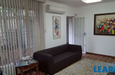 Casa com 3 quartos para alugar na Alameda dos Tupiniquins, Moema, São Paulo