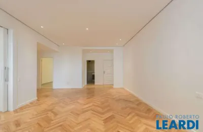 Apartamento com 3 quartos à venda na Rua Melo Alves, Jardim América, São Paulo