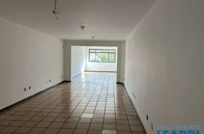 Casa com 2 quartos à venda na Rua Treze de Maio, Bela Vista, São Paulo