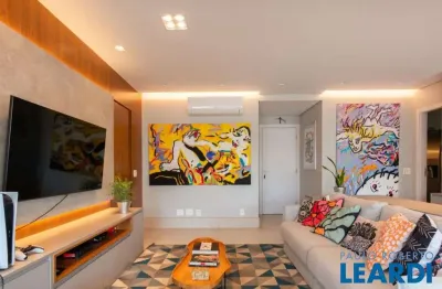 Apartamento com 3 quartos à venda na Avenida Senador Casimiro da Rocha, Mirandópolis, São Paulo