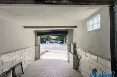 Casa com 2 quartos para alugar na Praça Monteiro dos Santos, Jardim da Glória, São Paulo