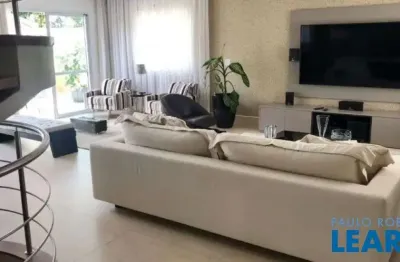 Casa em condomínio fechado com 6 quartos à venda na Rua Cristóvão Pereira, Brooklin, São Paulo