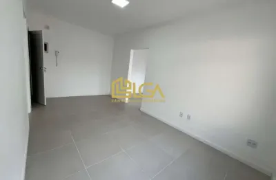 Apartamento térreo reformado no macuco – 3 dormitórios e suíte