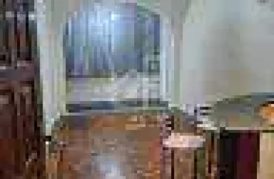 Apartamento reformado e silencioso no coração do bairro glória rj