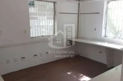 Ampla casa comercial com vaga em ponto estratégico de botafogo rj