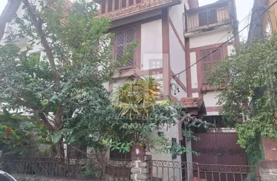 Casa espetacular estilo alemão com piscina e 2 vagas em laranjeiras