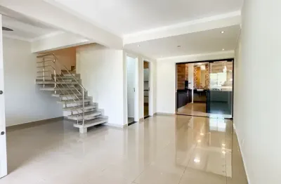 Linda casa localizada no exclusivo Evidence Resort, ideal para quem busca conforto, segurança e qualidade de vida.