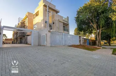 Sobrado em condomínio fechado à venda no bairro alto.   3 quartos, suíte, terraço com churrasqueira e 2 vagas de garagem