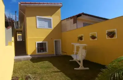 Sobrado excelente com 76 m² 2  dormitorios e 2  vagas de garagens