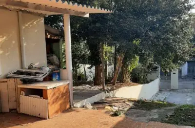 Casa antiga 3 dormitorios sendo 1 suite terreno de 10 x 40  estuda permuta