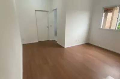 Apartamento reformado terreo 2 domriotiros e 1 vga de garagem