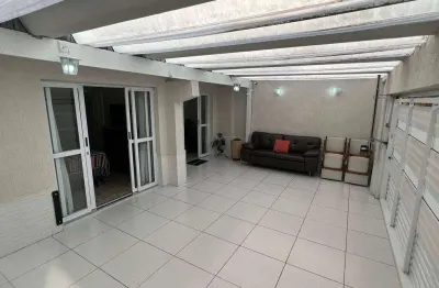 Casa maravilhosa com edicula 2 dormitorios e 3 vagas de garagens