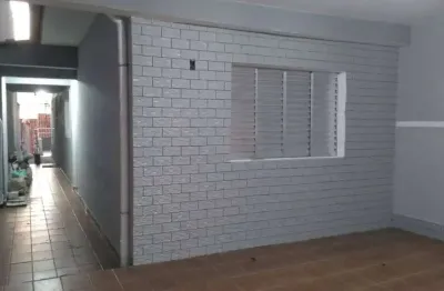 Casa terrea com quintal 99 metros 2 dormitorios e 2 vagas de garagens