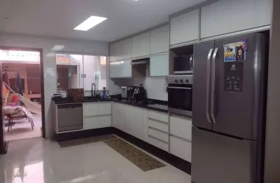 Sobrado 156 metros 3 dormitorios sendo 1 suite e 2 vagas de gargens