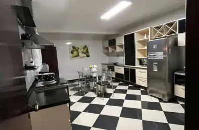 Sobrado 243 m² 3 dormitorios sendo 2 suites 3 vagas de garagens