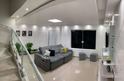 Sobrado reformado com 130 m² 3 dormitorios 2 vagas de garagens