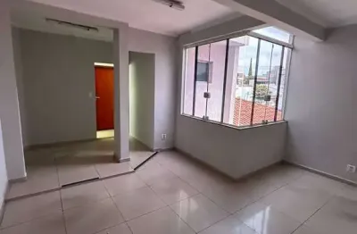 Sobrado com 214 m² 6 dormitorios sendo 1 suite e 2 vagas de garagens