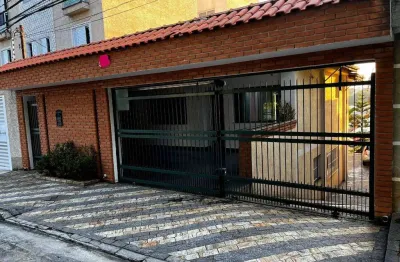Sobrado com 205m² de área útil em 300m² de terreno 4 dormitórios .