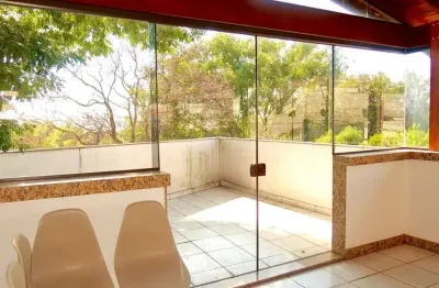 Casa á venda, 700m², 1 sala comercial de 80m² e garagem com10 vagas!