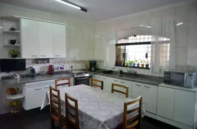 Sobrado com 390 m² 4 dormitórios sendo 1 suite 2  vagas de garagens