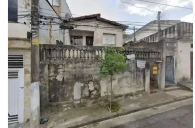 Casa com terreno alto com 179m² 2 dormitórios  e 1vaga de garagem