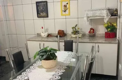 Sobrado à venda com 167m², 5 quartos e 2 vagas. oportunidade na região.