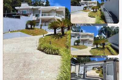 Casa alto padrão , com suíte master e ótima localização - área de 1267m²