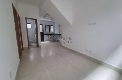 Casa com 02 dormitórios em condomínio fechado, com piscina e churrasqueira!!!